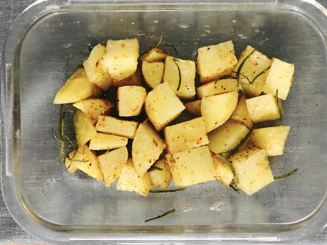 微波炉迷迭香烤土豆的做法