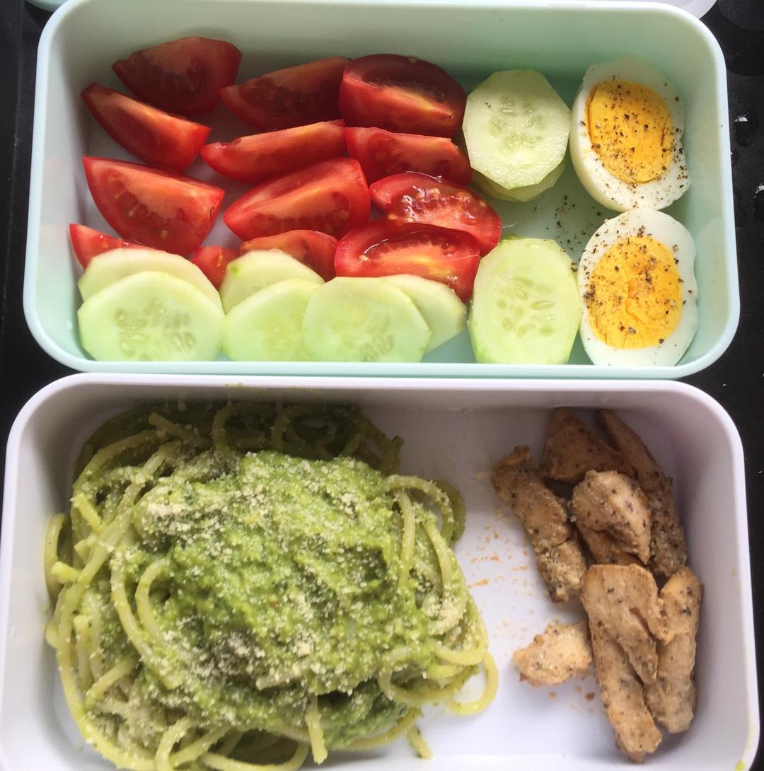 【健康三餐】菠菜牛油果青酱西葫芦面条