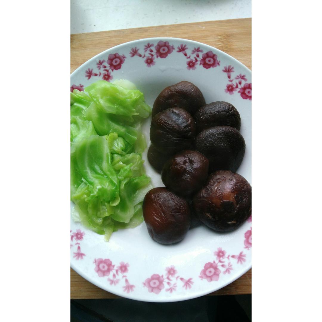 减肥菜谱：水煮香菇西兰花