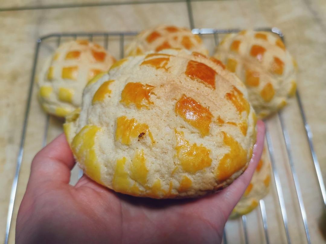 好吃到炸裂的港式菠萝包（附带制作酥皮的小视频）