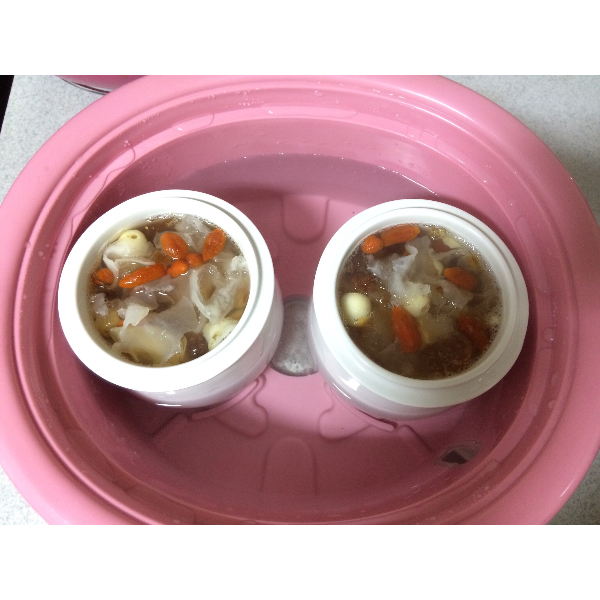 蔓越莓桃胶银耳羹