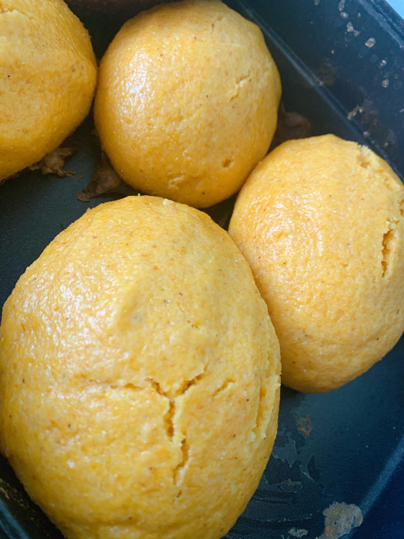 红梅姐的玉米面素馅饼子