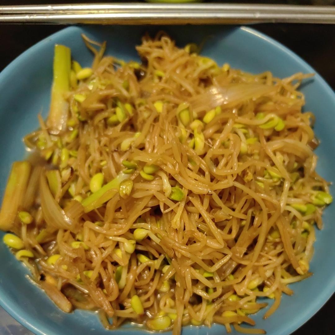 炒黄豆芽多加一步，锅气十足，孩子说太好吃了！