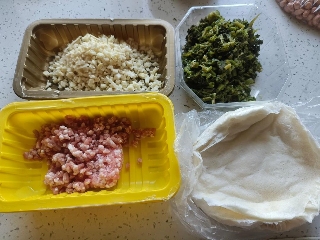 雪菜丝冬笋肉末春卷