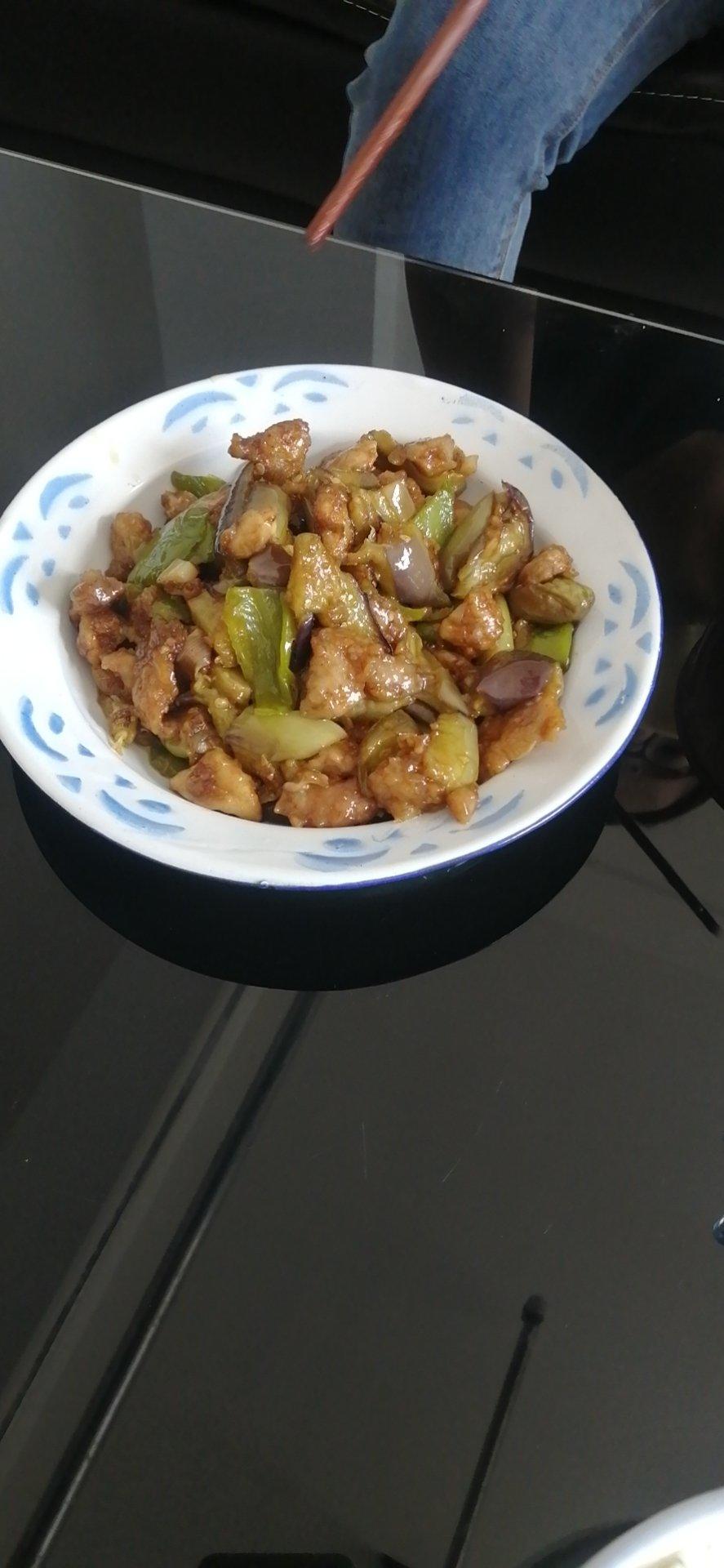 肉段烧茄子！东北菜的精髓：黢黑、稀neng、胶黏、齁咸、好吃