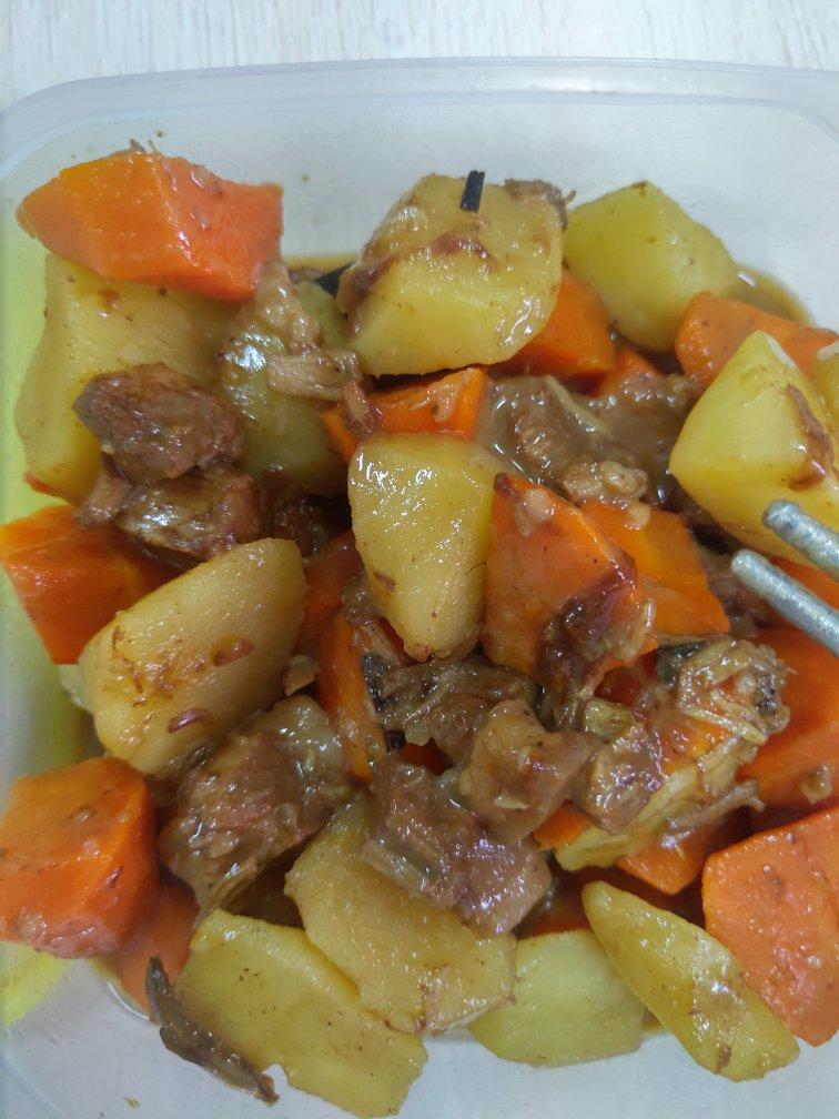土豆胡萝卜红烧肉