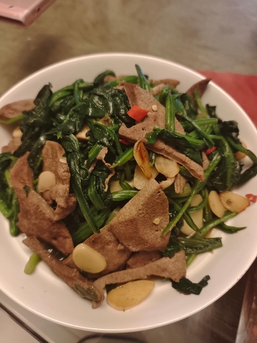 猪肝炒菠菜