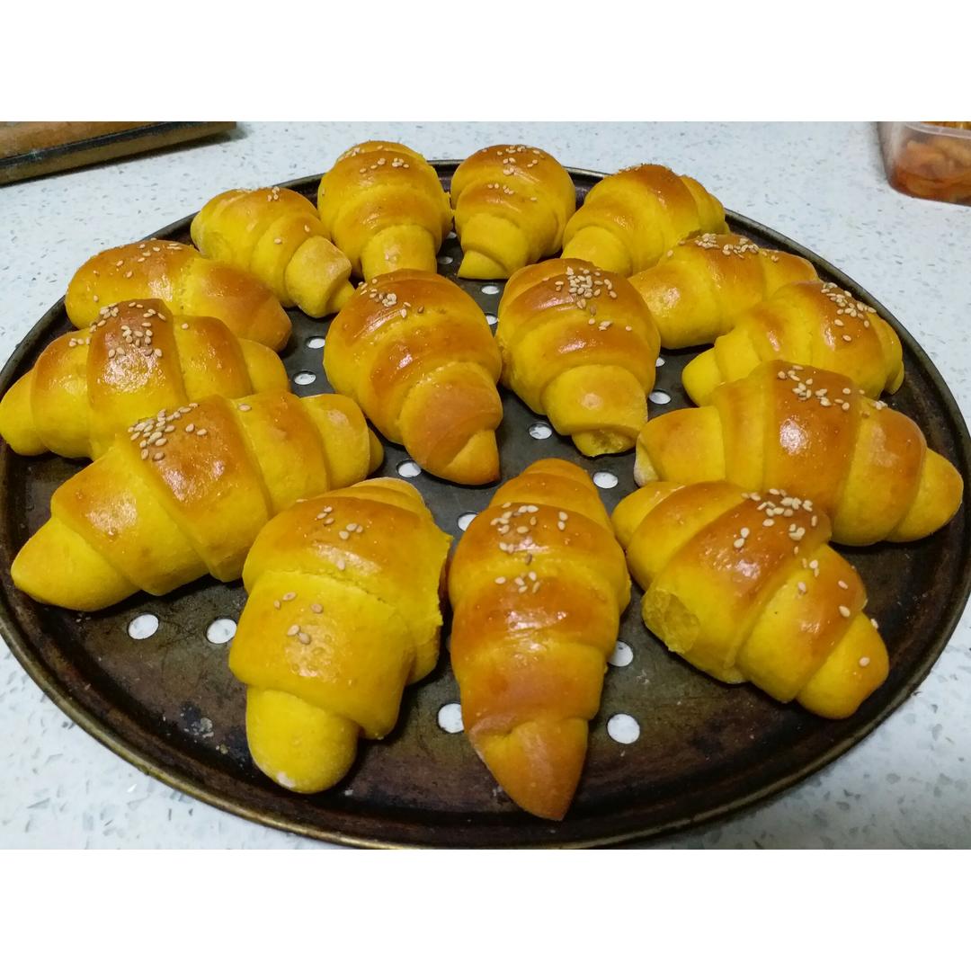 南瓜芝麻面包——天然的色彩揉进面团里