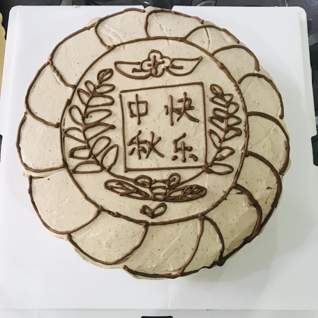 一个长的像月饼的蛋糕
