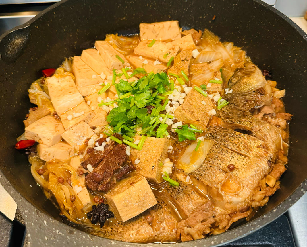 得莫利炖鱼《春江开 炖一条家乡味的开江鱼》
