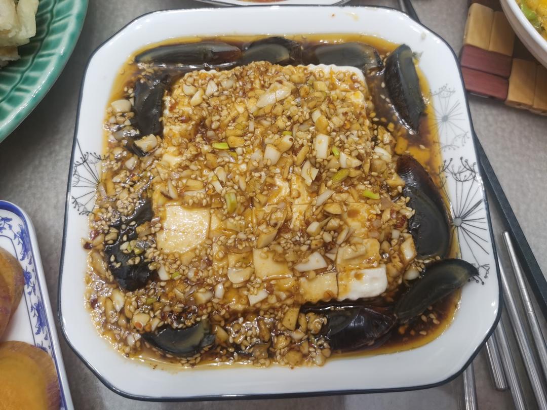 皮蛋拌豆腐
