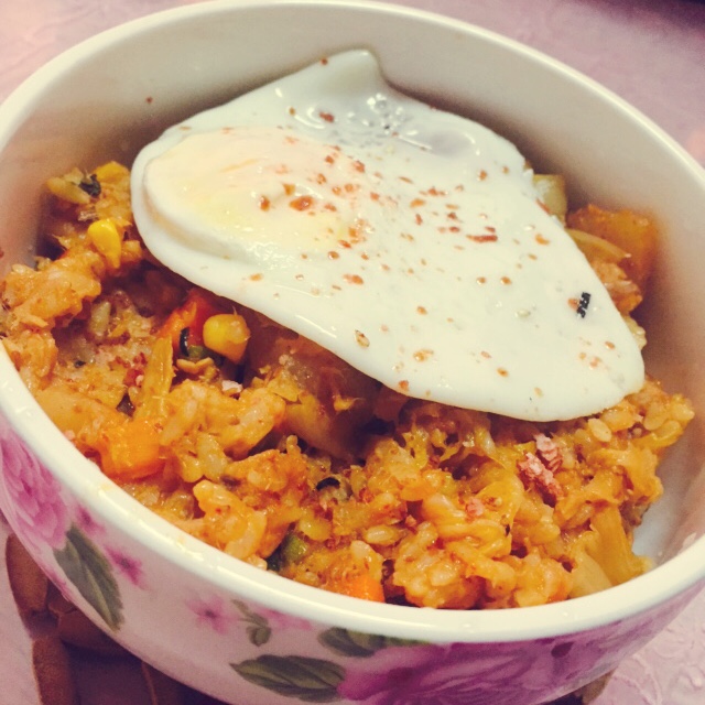 泡菜吞拿鱼（金枪鱼）炒饭—冬天就该来一碗红红火火的炒饭
