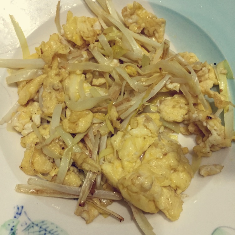 韭黄炒鸡蛋