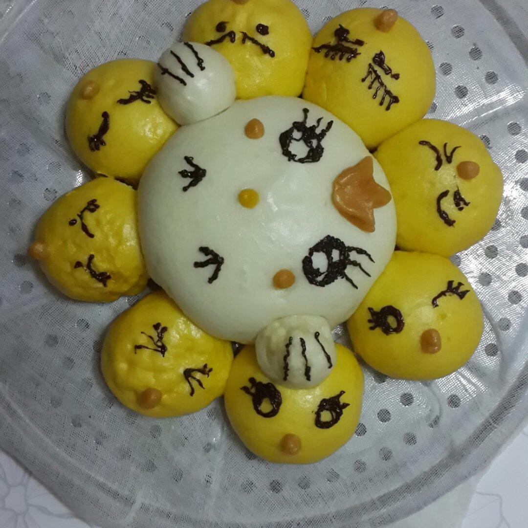 金鸡“抱”福奶黄包