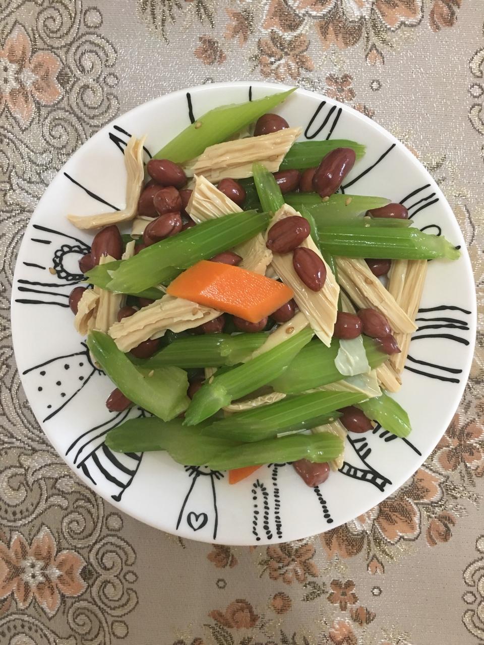 凉拌芹菜花生米胡萝卜