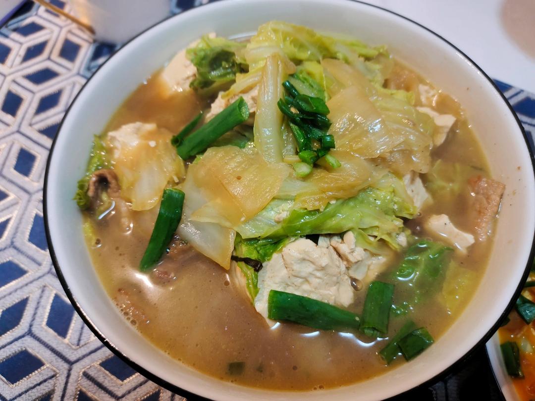 家常白菜炖粉条加豆腐泡