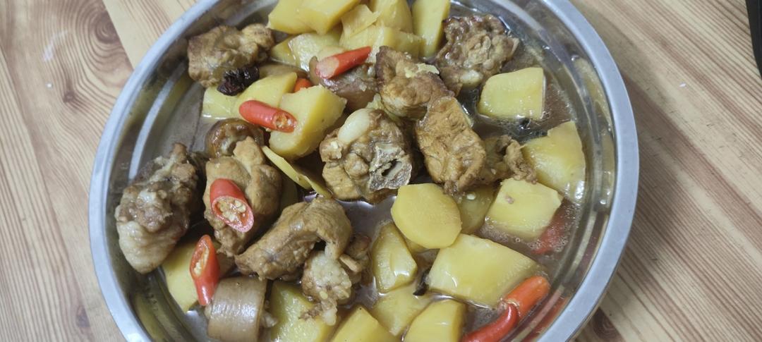 香辣土豆炖猪脚