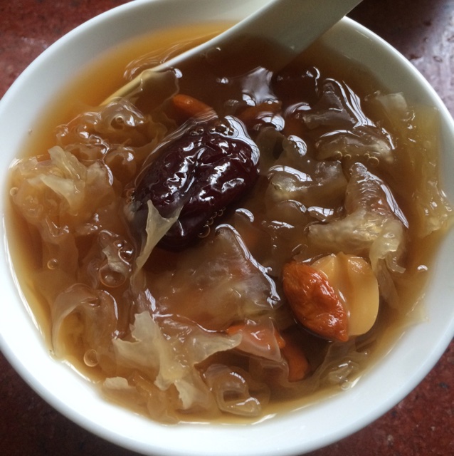 莲子银耳百合羹