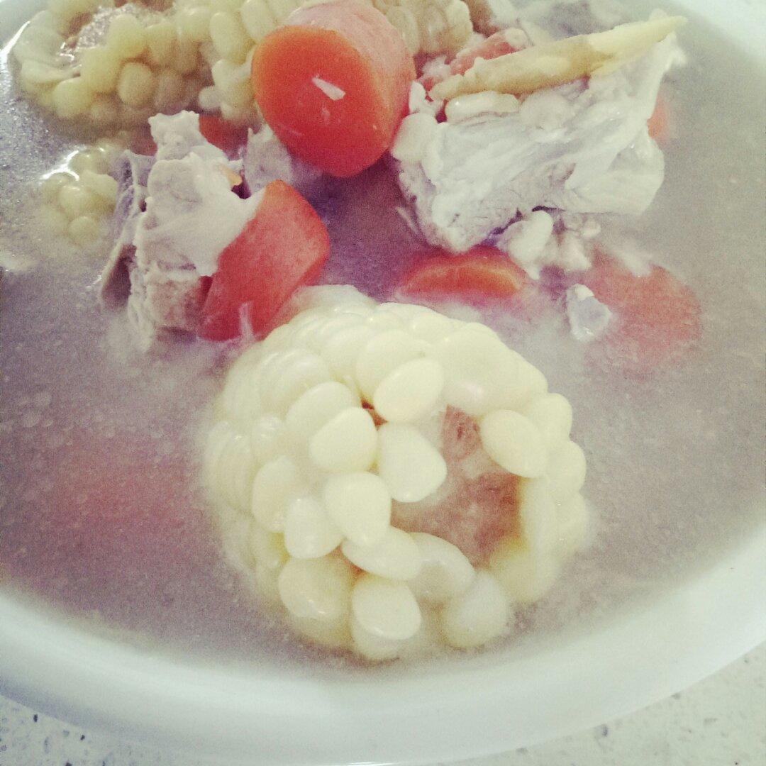 胡萝卜玉米排骨汤