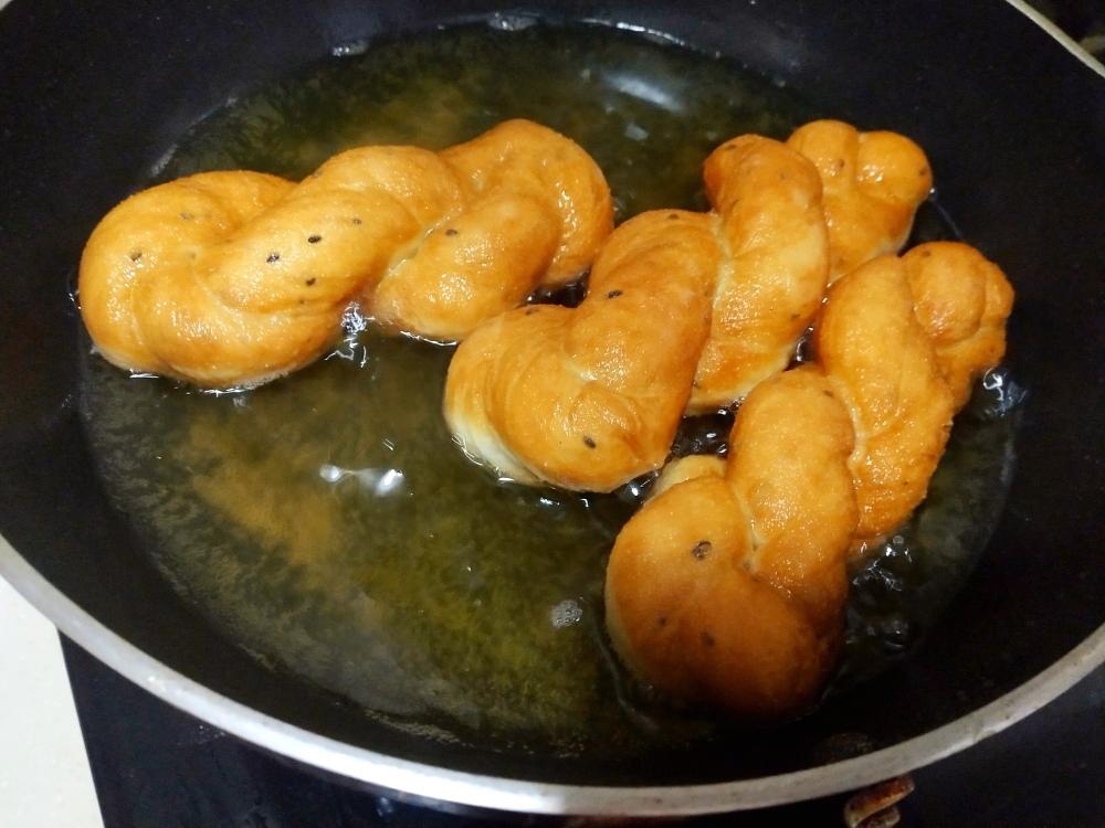 蜂蜜奶香软麻花(超级柔软)的做法 步骤9