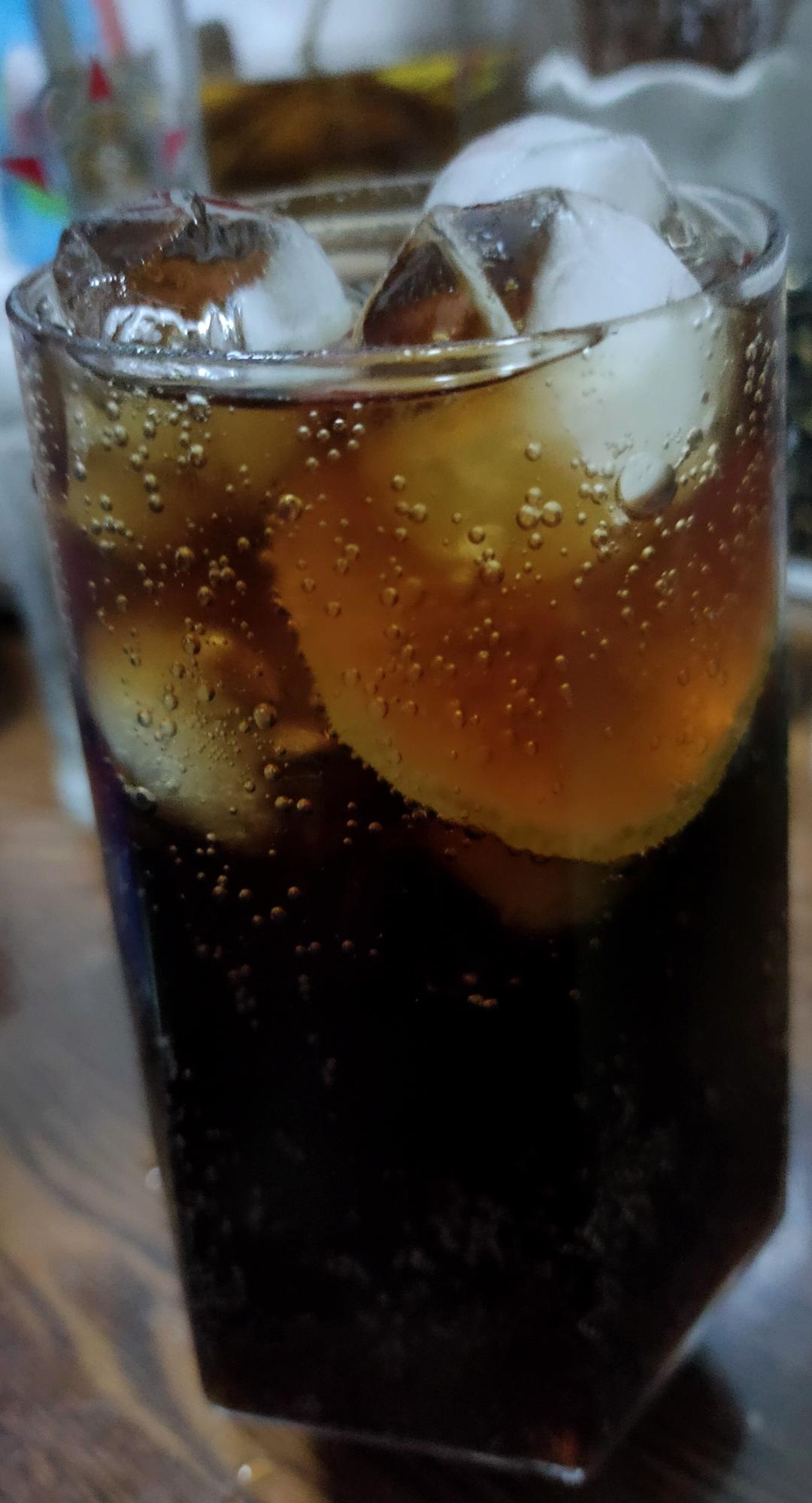 《长岛冰茶》鸡尾酒（Long Island Iced Tea）