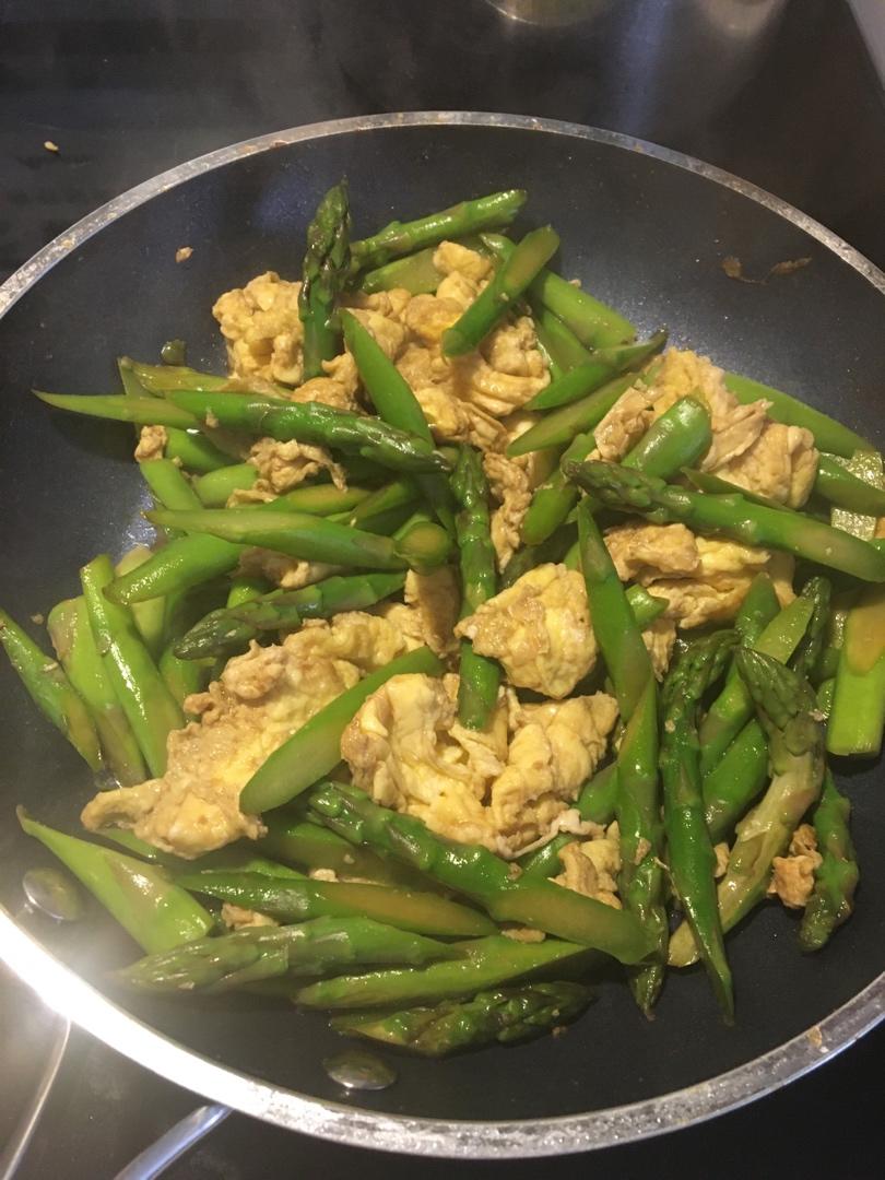 芦笋炒鸡蛋