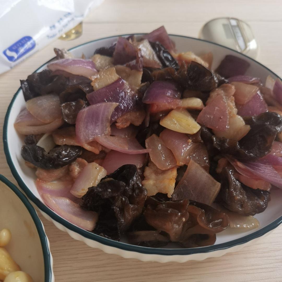 晚餐午餐下饭洋葱青椒炒五花肉