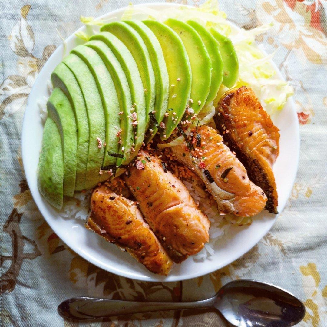 三文鱼牛油果拌饭
