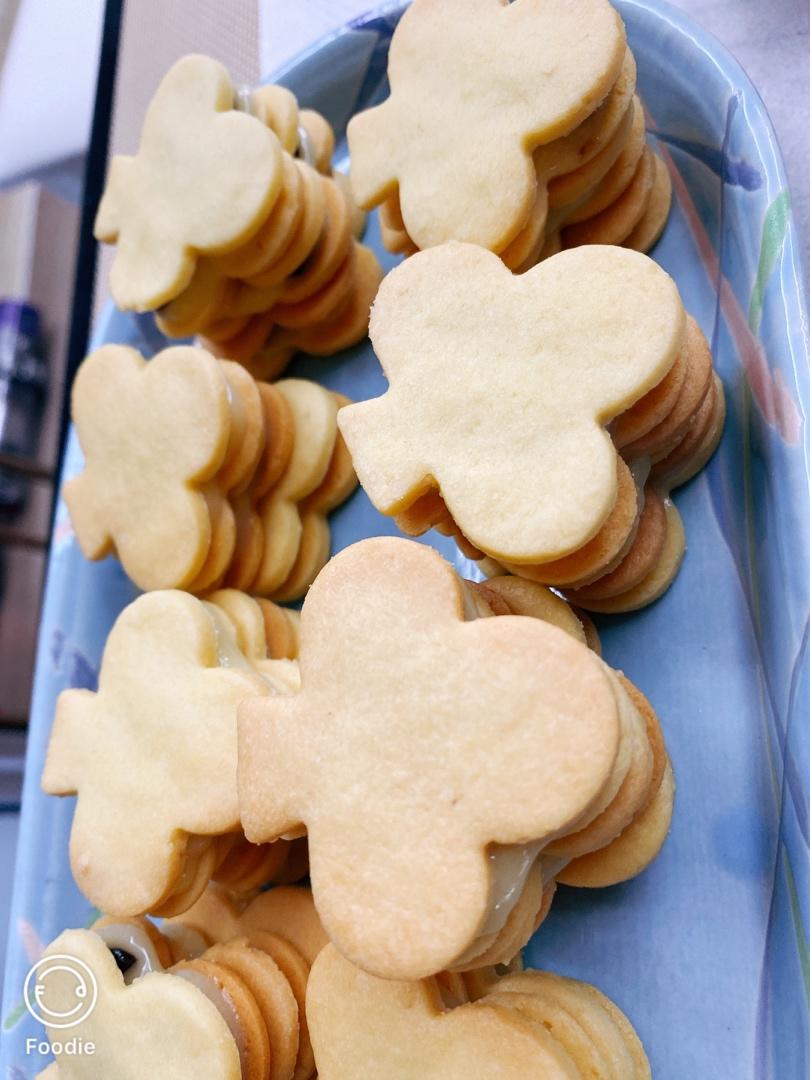 超酥脆的朗姆酒葡萄干夹心饼干