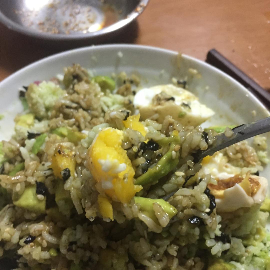 【增肌减脂】牛油果鸡蛋拌饭