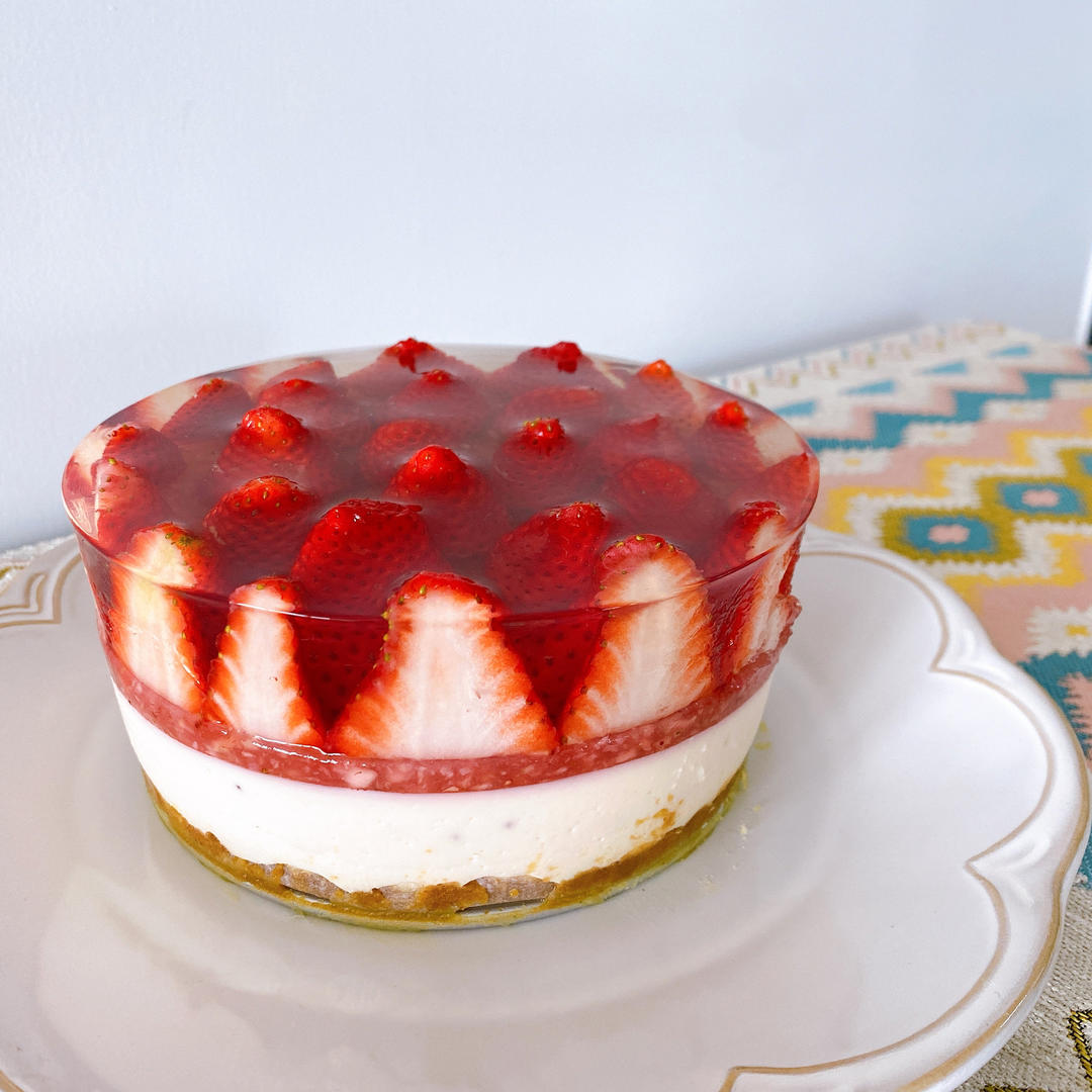 水晶果冻草莓芝士慕斯