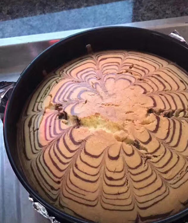 双色拉花戚风蛋糕