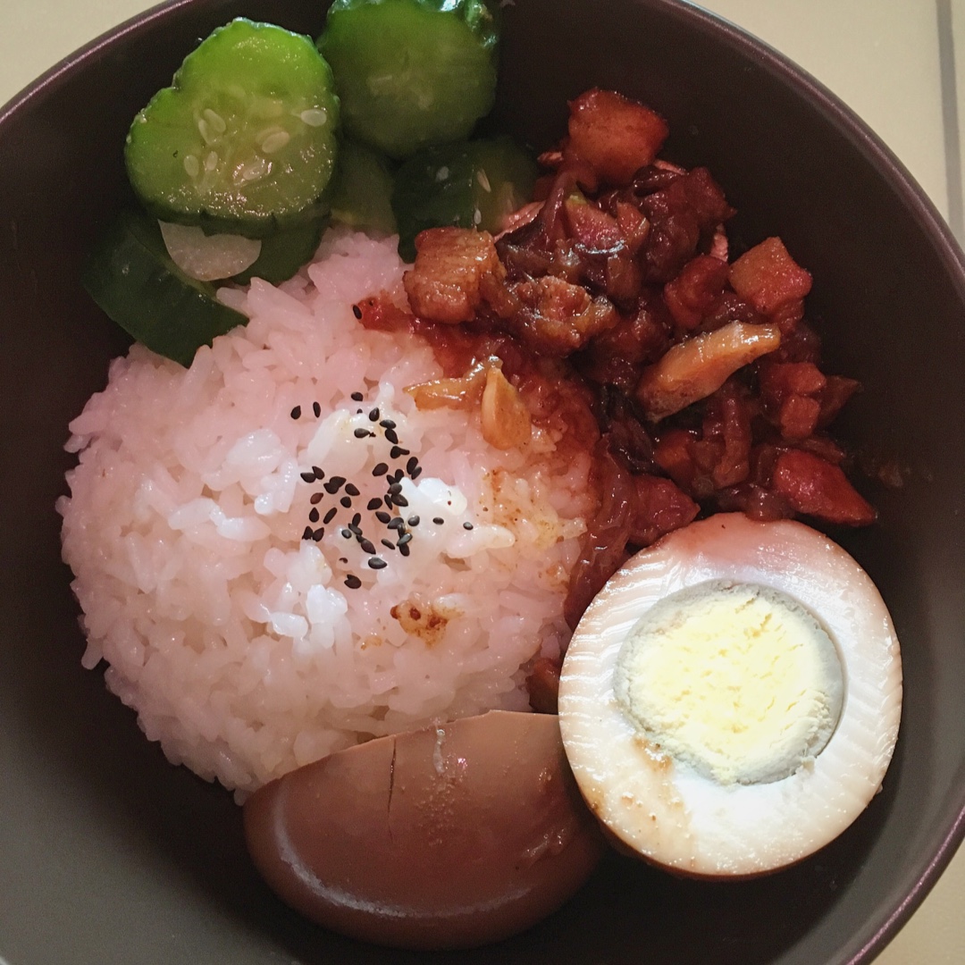 洋葱酥卤肉饭