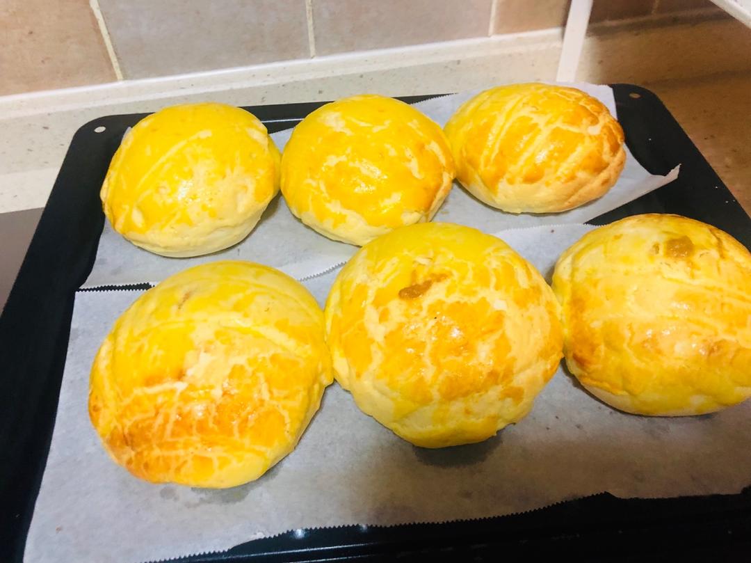 好吃到炸裂的港式菠萝包（附带制作酥皮的小视频）