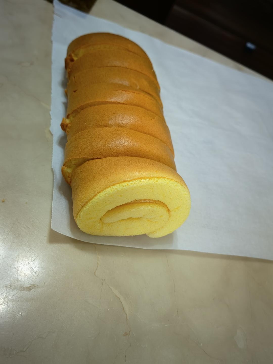 超详细的瑞士卷奶油蛋糕卷原味蛋糕卷的制作方法 饱满不掉皮不开裂（附模具换算方法）