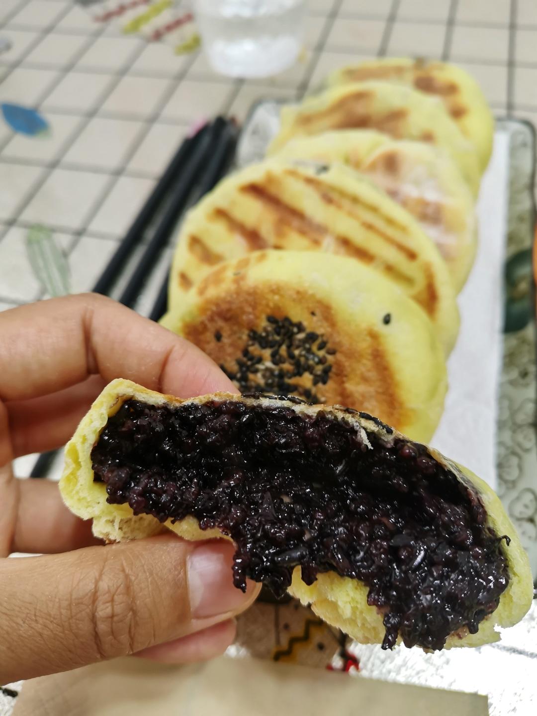 香甜快手紫米包发面饼