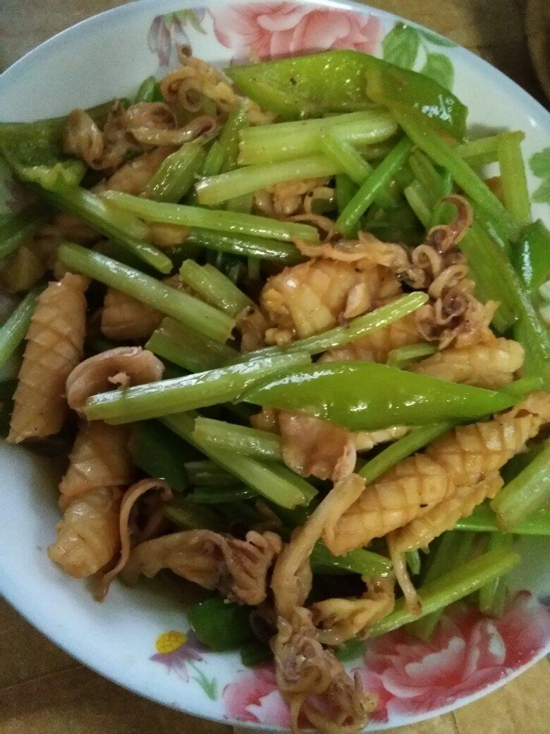 香芹爆炒鲜鱿