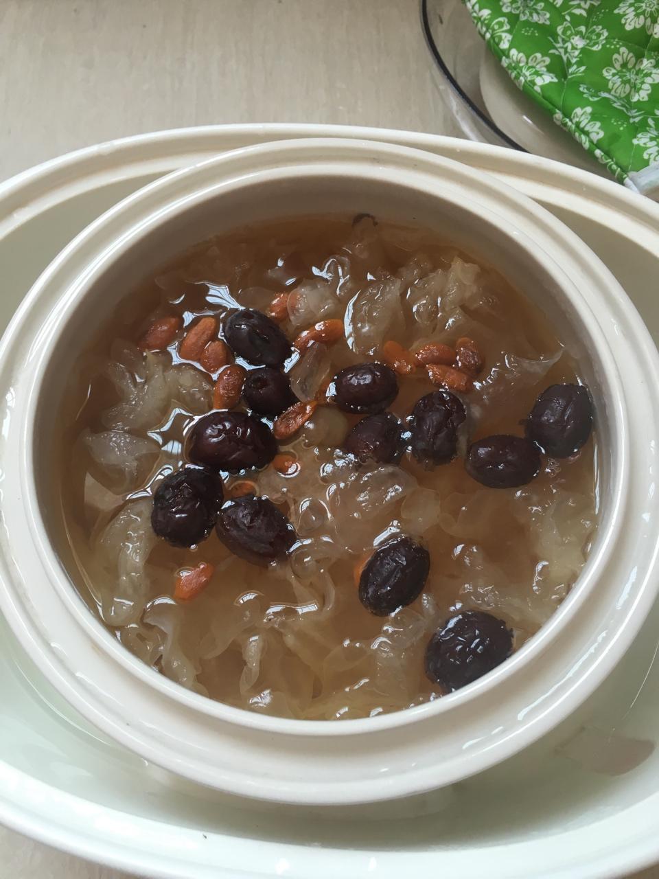 红枣银耳莲子羹