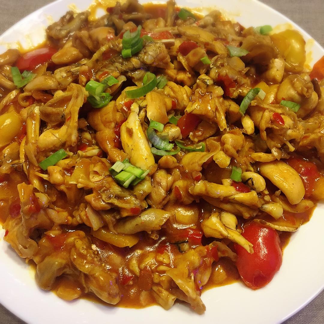 霸王龙一边用脸拍水一边说做的吊锅泡椒牛蛙