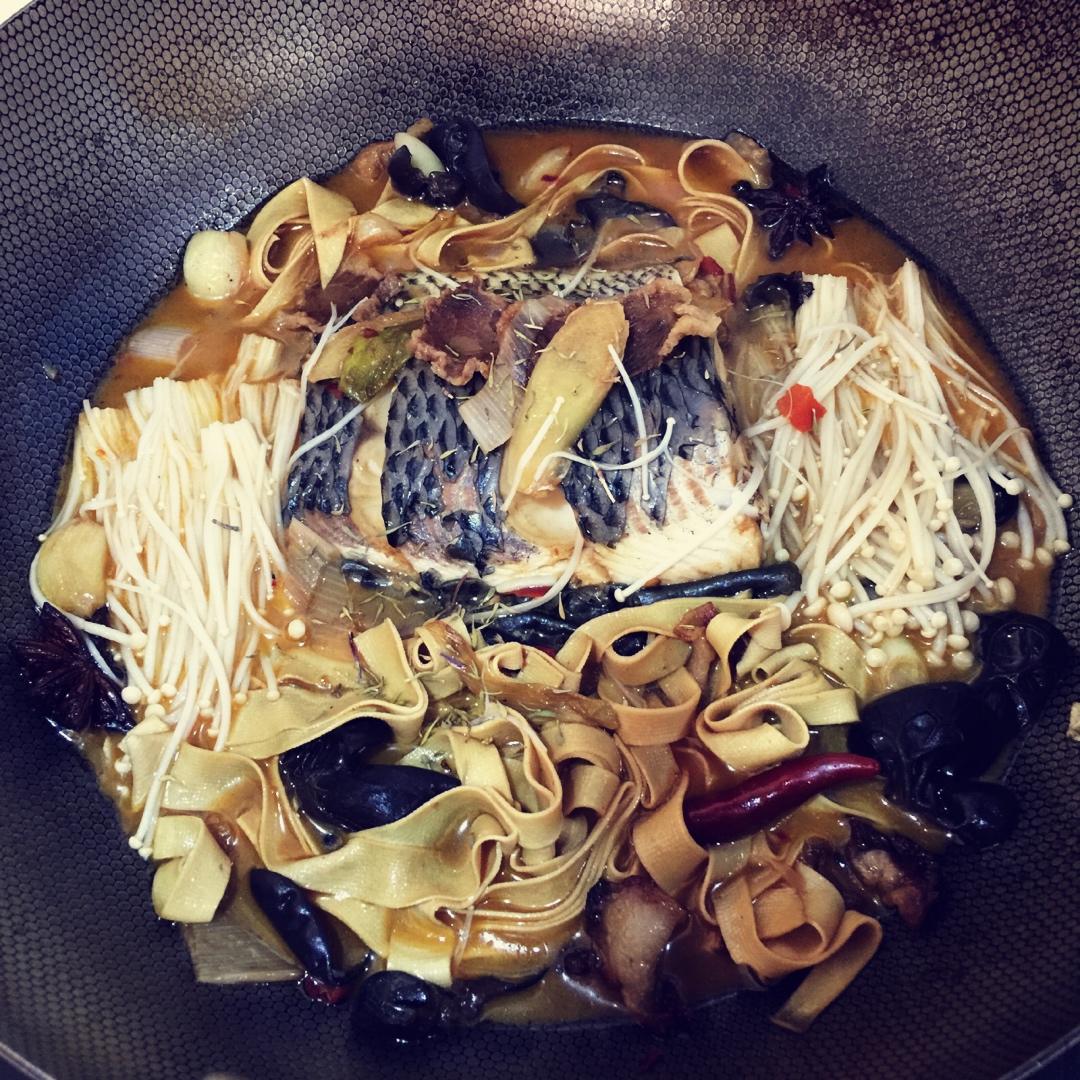 铁锅炖鱼