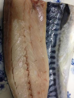 潮州酸梅黄豆酱煮鲭鱼的做法 步骤1