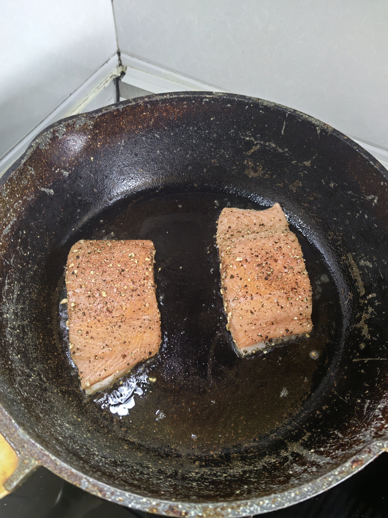 香煎三文鱼-绝对不粘锅的做法