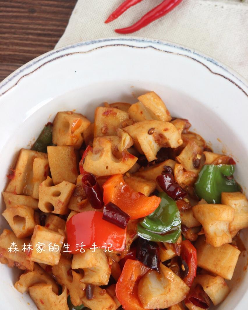 莲藕这样做才好吃😋五分钟快手菜【辣炒藕丁】