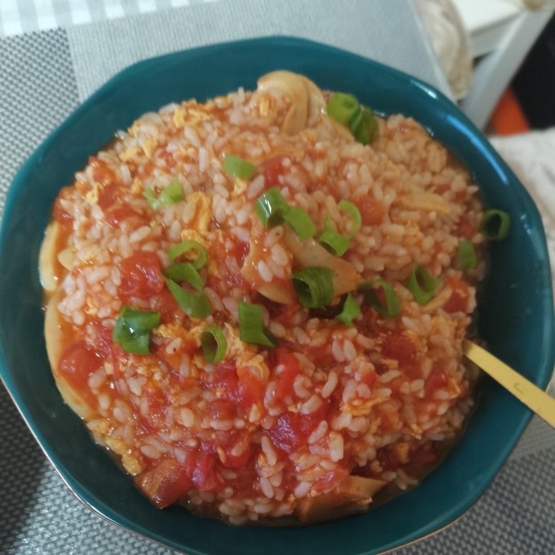 汤汁浓郁的番茄火腿烩饭！一碗不够吃