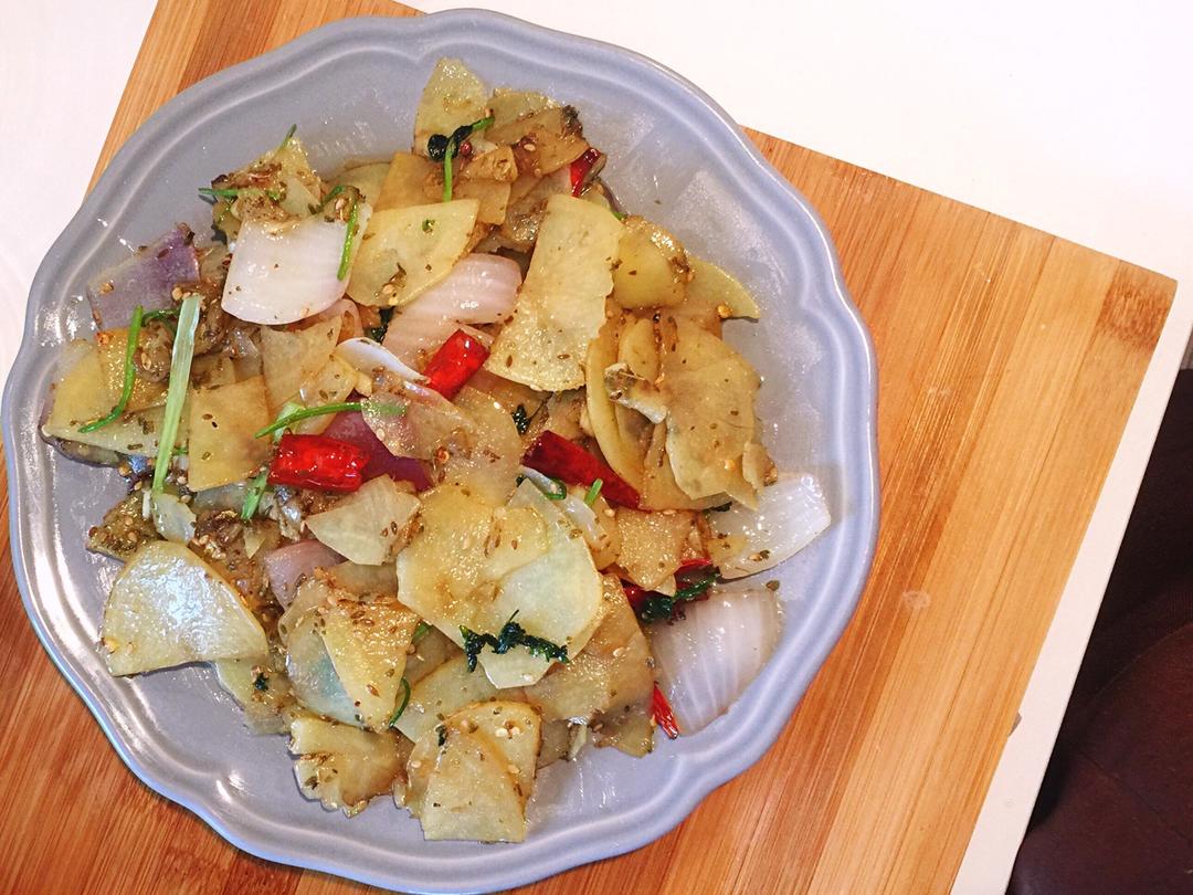 边吃边流泪的「孜然土豆片」