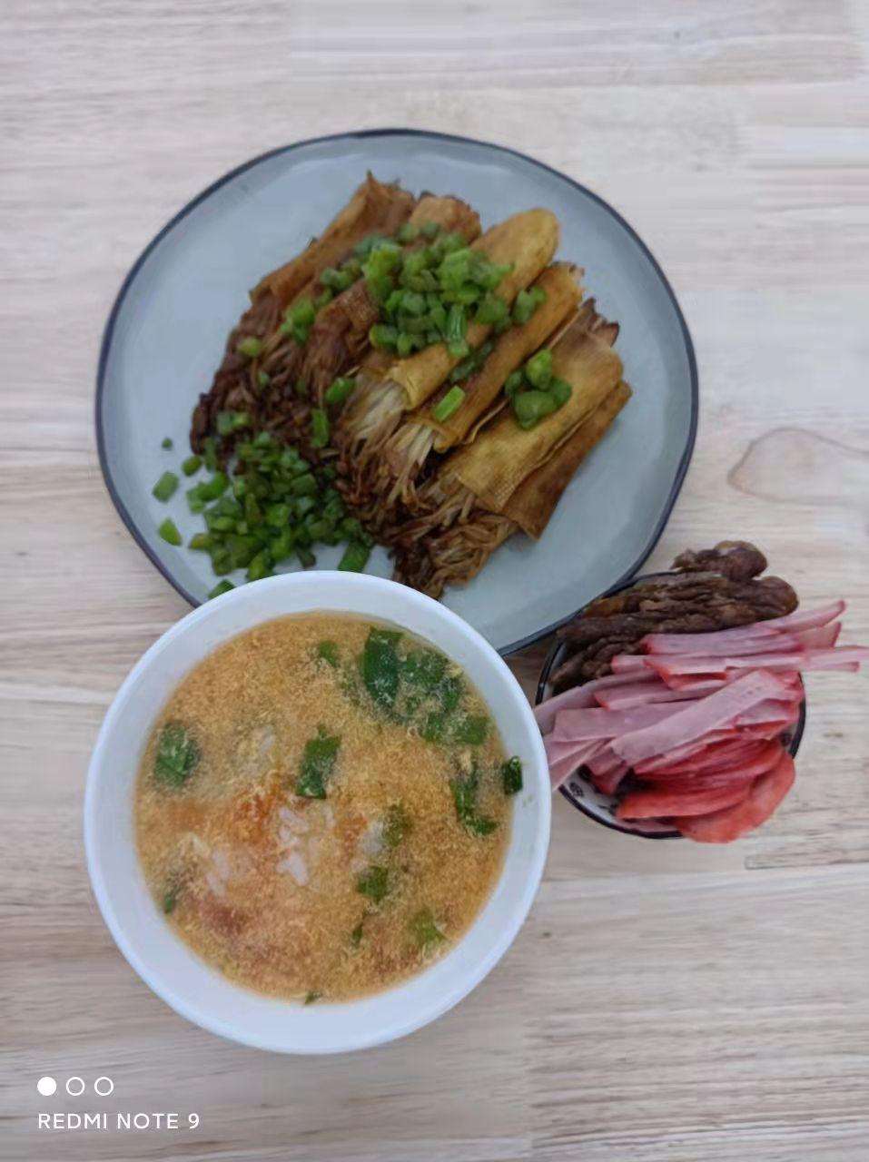 秘制金针菇豆皮