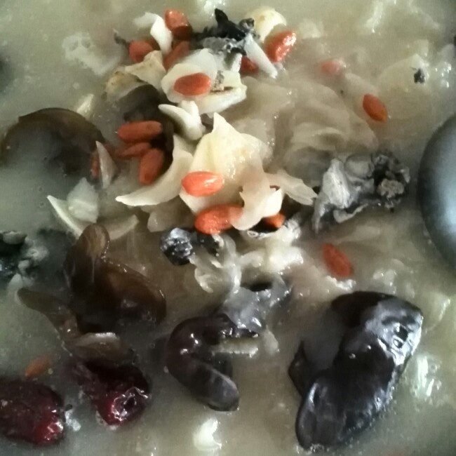 银耳乌鸡汤