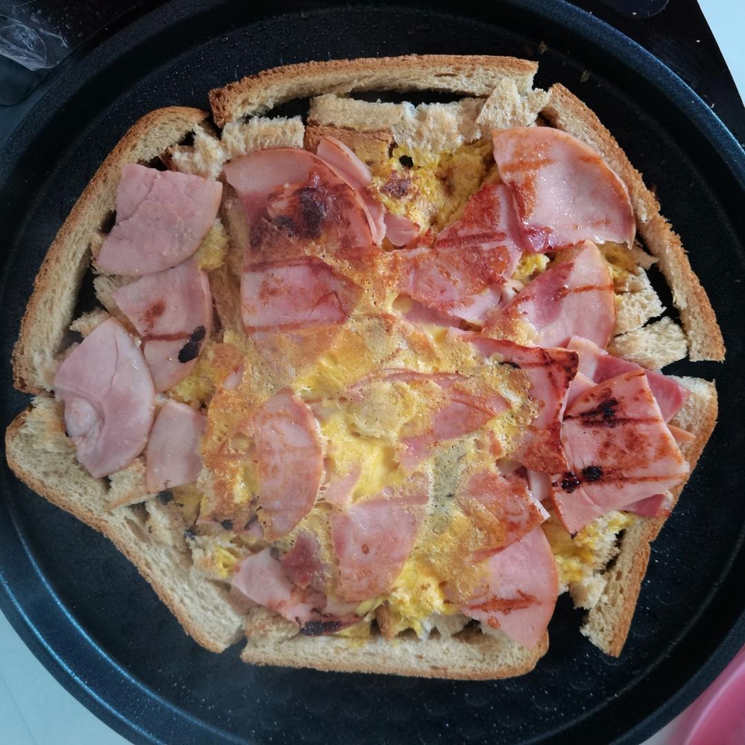 懒人版披萨（电饼铛＋面包碎）