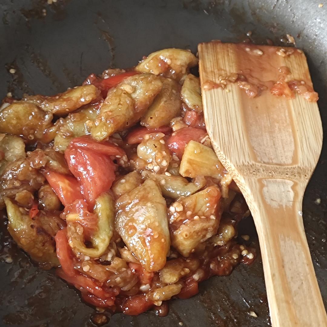 红烧茄子（佐西红柿尖椒）