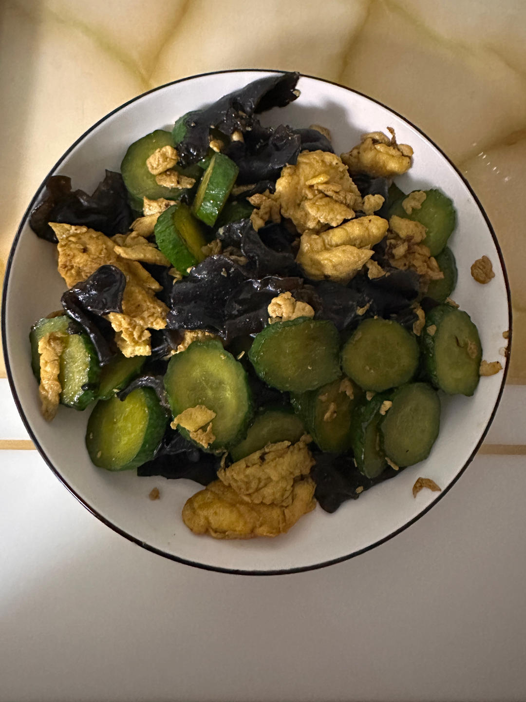 鸡蛋黄瓜炒木耳